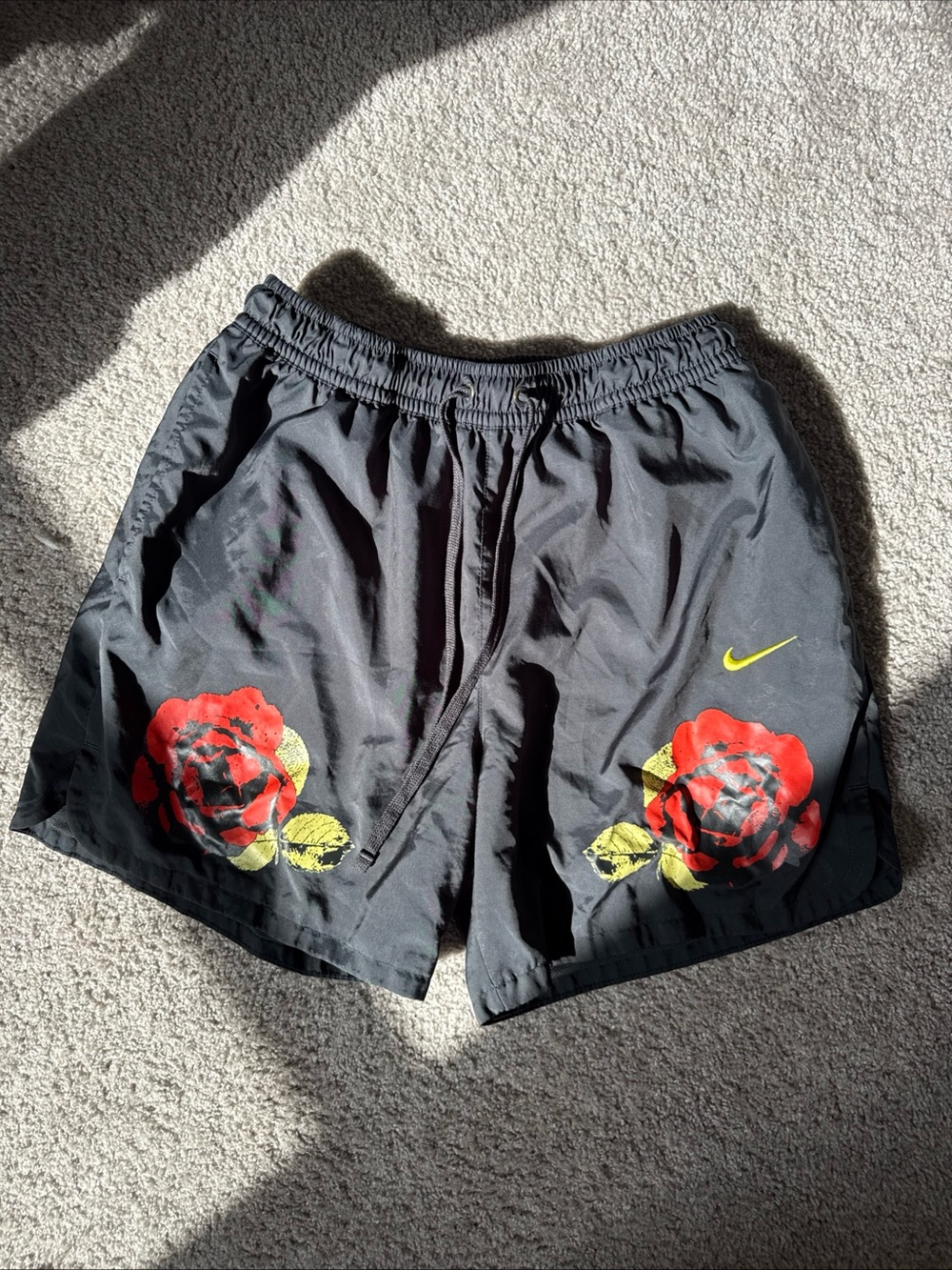 Nike Black Mens Swim Trunks Roses Size L Vacation Resortwear Beach